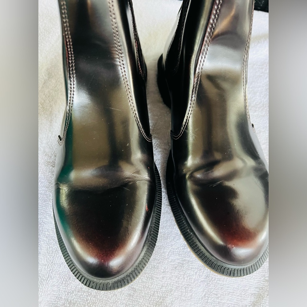 Dr. Martens Chelsea style boots. Size 9, but I find these run big.